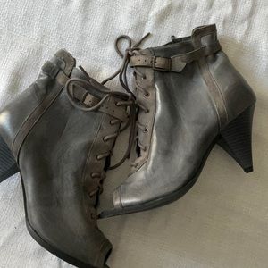 Redherring shoelicious lace up/ side zip toeless grey leather booties 3in heel